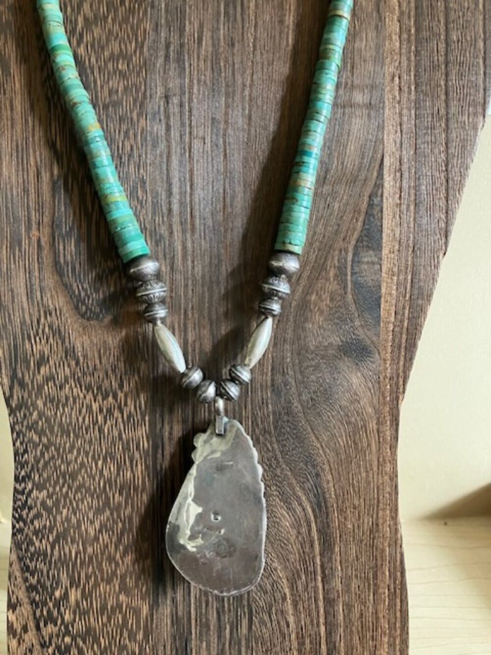 VTG Large Navajo Green Turquoise Pendant on Santo Domingo Heishi & Bench Beads - Picture 2 of 7